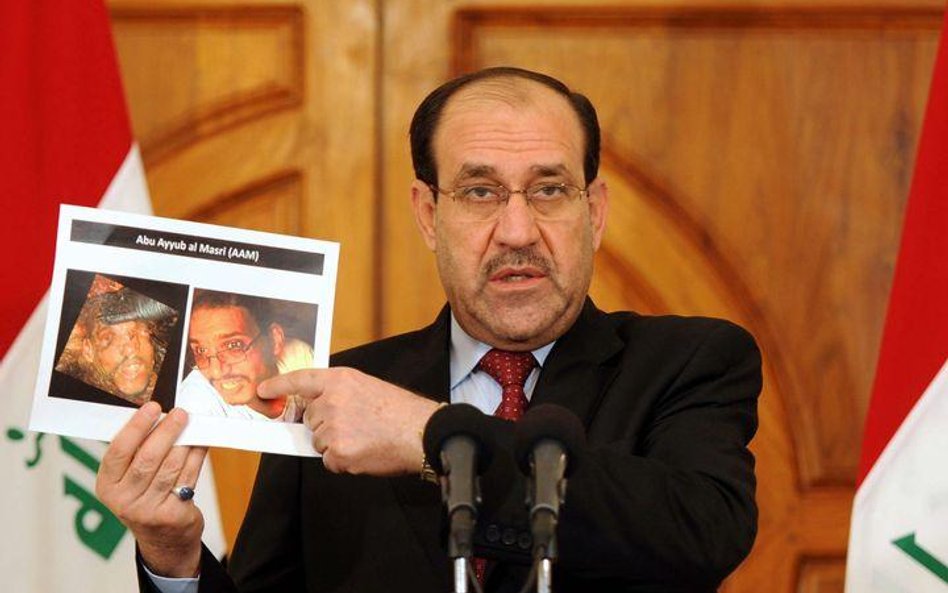 Premier Iraku Nuri al Maliki prezentuje zdjęcia zabitych