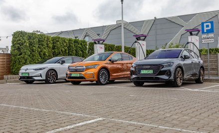 Od lewej - VW ID.7, Skoda Enyaq, Audi Q4 e-tron
