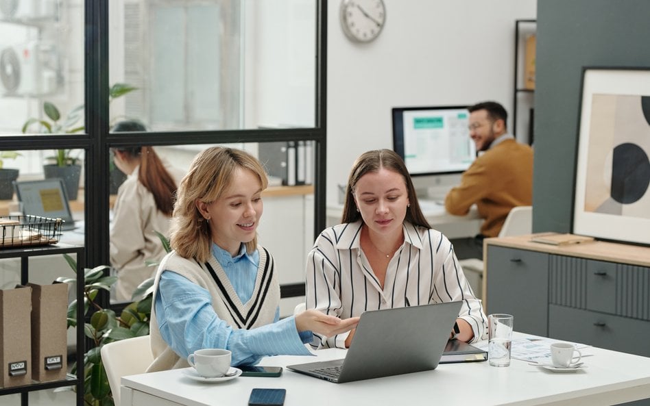 Career minimalism może okazać się pożądaną tendencją wśród osób, które cenią sobie swobodę w decydow