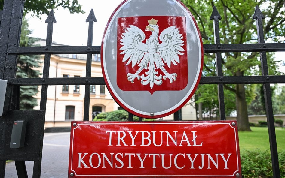 Rośnie ryzyko siłowego rozwiązania kryzysu wokół Trybunału Konstytucyjnego. Ale to droga donikąd - t