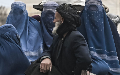 Prawa kobiet w Afganistanie. Talibowie zaciskają pętlę