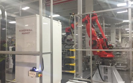 Ambicje marki Tesla są wielkie, mimo że firma przez ostatnie 13 lat działalności ani razu nie odnoto