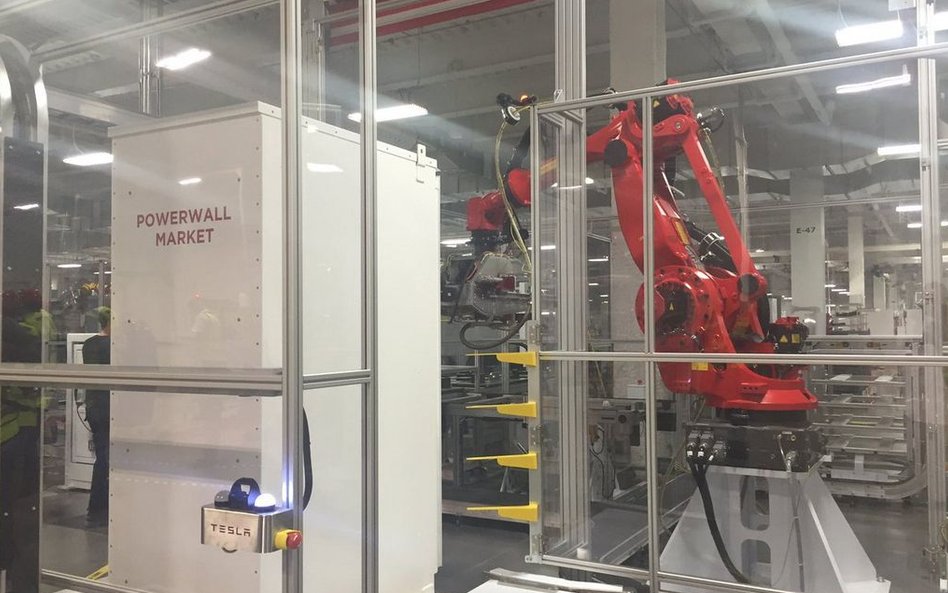 Ambicje marki Tesla są wielkie, mimo że firma przez ostatnie 13 lat działalności ani razu nie odnoto