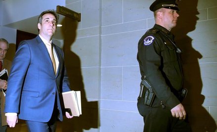 Michael Cohen opuszcza Kapitol po złożeniu zeznań, które mogą poważnie zaszkodzić prezydentowi Donal