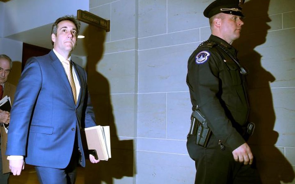 Michael Cohen opuszcza Kapitol po złożeniu zeznań, które mogą poważnie zaszkodzić prezydentowi Donal