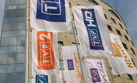 Raport Fundacji Batorego: Tusk jest ulubieńcem TVN i Polsatu