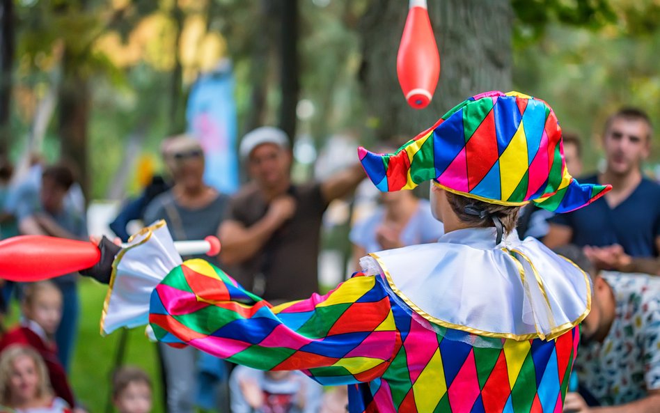 Podczas wakacji w dzielnicy Włochy odbędzie się cykl pokazów sztuczek cyrkowych dla dzieci