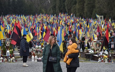 Lwów. Groby ukraińskich żołnierzy poległych na wojnie z Rosją