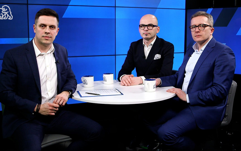 Gośćmi Przemysława Tychmanowicza w Parkiet TV byli Dariusz Świniarski (w środku), Skarbiec TFI, oraz