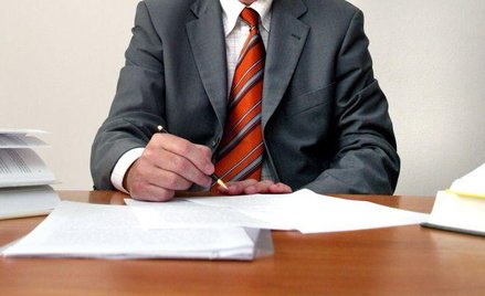 Przyszły rzeczoznawca również musi odbyć praktykę zawodową w zakresie wyceny nieruchomości.