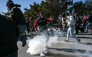 Grecy starli się z policją. Nie chcą obozów dla imigrantów