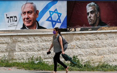 Plakaty wyborcze w Jerozolimie dwóch głównych rywali w walce o stanowisko premiera: obecnego szefa r