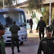 Uwolnieni zakładnicy w In Amenas wracają do domów autobusem