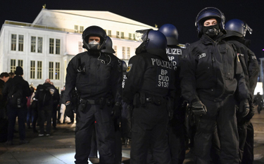 Koronawirus w Niemczech. Starcia przeciwników obostrzeń z policją w Lipsku