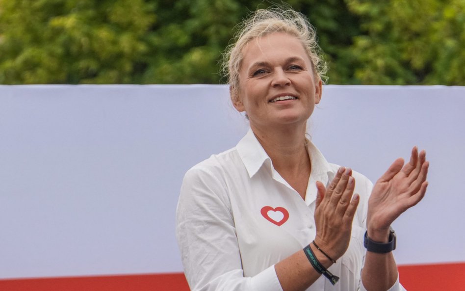 Barbara Nowacka nie była zagrożona dymisją. Cieszy się ona szczególnymi względami szefa. Ale premier