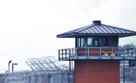 Lustracja w więzieniach. Ministerstwo Sprawiedliwości weryfikuje funkcjonariuszy Służby Więziennej