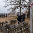 Miejsce pamięci we wsi Ugły w obwodzie rówieńskim w Ukrainie, gdzie prowadzone są poszukiwania szczą