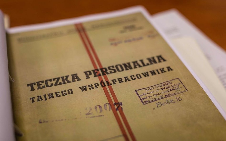 Jak można pozwać zbiorowo Wałęsę