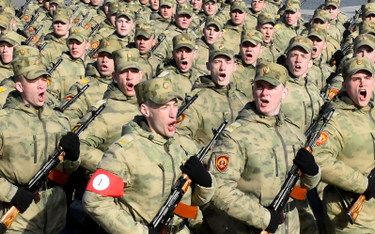 Rosyjscy kadeci podczas próby parady wojskowej z okazji Dnia Zwycięstwa na Placu Pałacowym w Sankt P