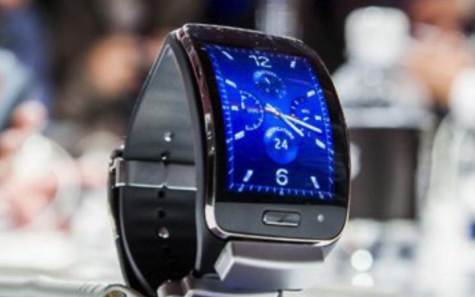 Smartwatch Samsunga przygotowany do wystawy