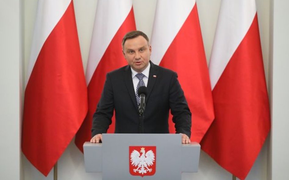 Prezydent Andrzej Duda podczas konferencji prasowej po spotkaniu z przedstawicielami klubów w Pałacu