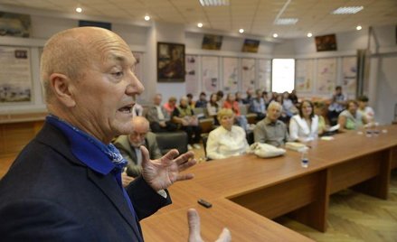 Jacek Pałkiewicz w czasie pokazu w siedzibie irkuckiego oddziału Rosyjskiego Towarzystwa Geograficzn