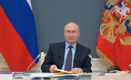 Biały Dom wstrząsnął rublem, telewizja promuje patriotyzm