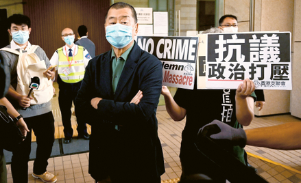 Jimmy Lai jest symbolem walki o demokrację w Hongkongu. Władze wymusiły na nim w czerwcu 2020 r. zam