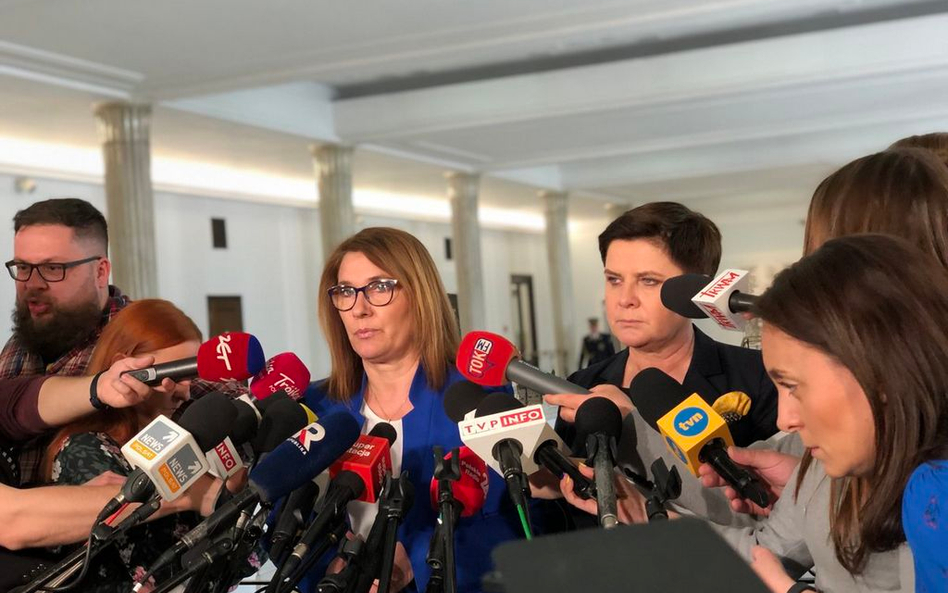 Szydło i Mazurek dziękują ZNP. Zmiana prawa "na wszelki wypadek"