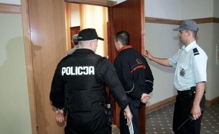 Aresztowany zje spokojnie obiad i przejrzy akta
