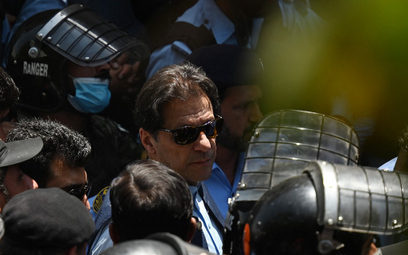 Były premier Pakistanu Imran Khan wyszedł z aresztu za kaucją
