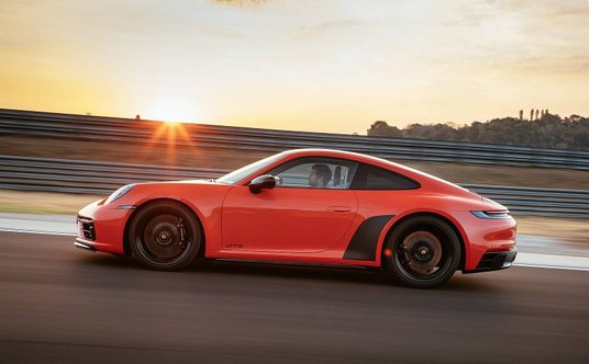Porsche 911 Carrera 4 GTS
