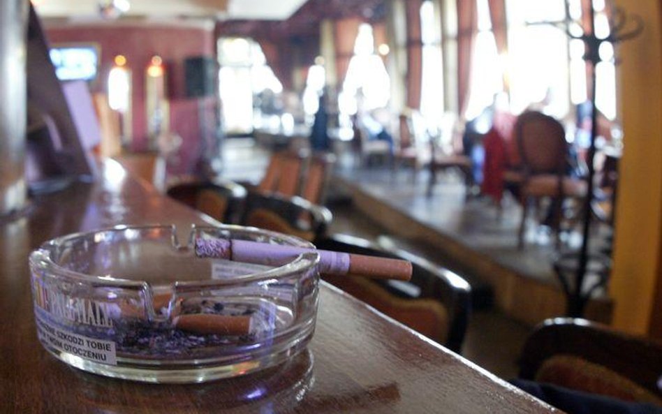 Restauratorzy przeciw zakazowi palenia