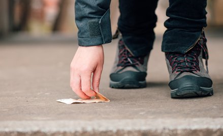 Znalazłeś pieniadze na ulicy? 19 maja wchodzą nowe przepisy dotyczące rzeczy znalezionych