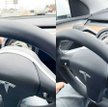 Tesla znów z problemami. Tym razem chodzi o kierownicę, która odpada podczas jazdy