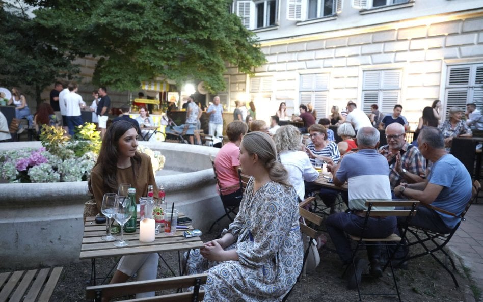 Chorwackie miasta mają dość turystów pijących nocami alkohol w miejscach publicznych
