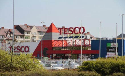 Zwolnienia grupowe w Tesco. W sierpniu wypowiedzenia dla ponad 2 tys. osób