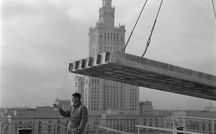 Zdjęcia Jana Styczyńskiego z wystawy "A w tle Pałac" w Galerii Obserwacja