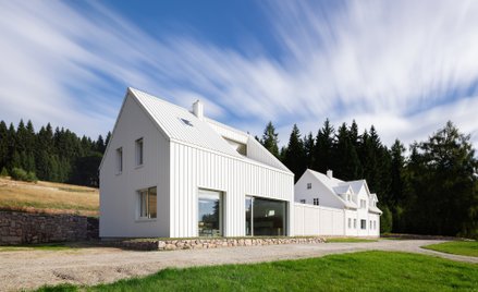 Przez lata gospodarstwo położone w Rudawach, górach na granicy Czech i Niemiec, niszczało.
