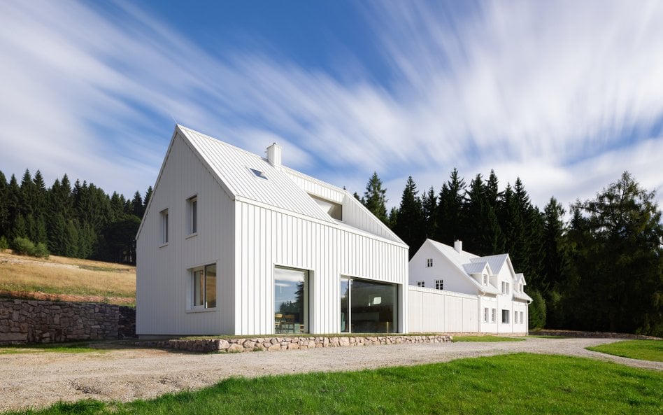 Przez lata gospodarstwo położone w Rudawach, górach na granicy Czech i Niemiec, niszczało.