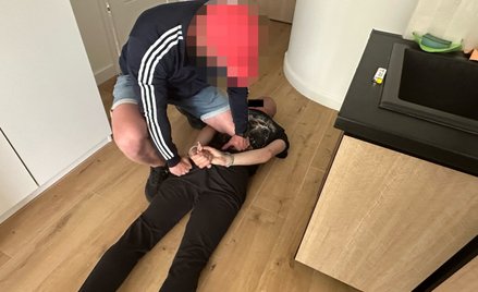 Warszawscy policjanci zatrzymali czterech mężczyzn podejrzanych o oszustwa "na legendę", czyli z pod