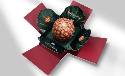 Różowy miąższ ananasa Rubyglow jest soczysty, słodki i aromatyczny.