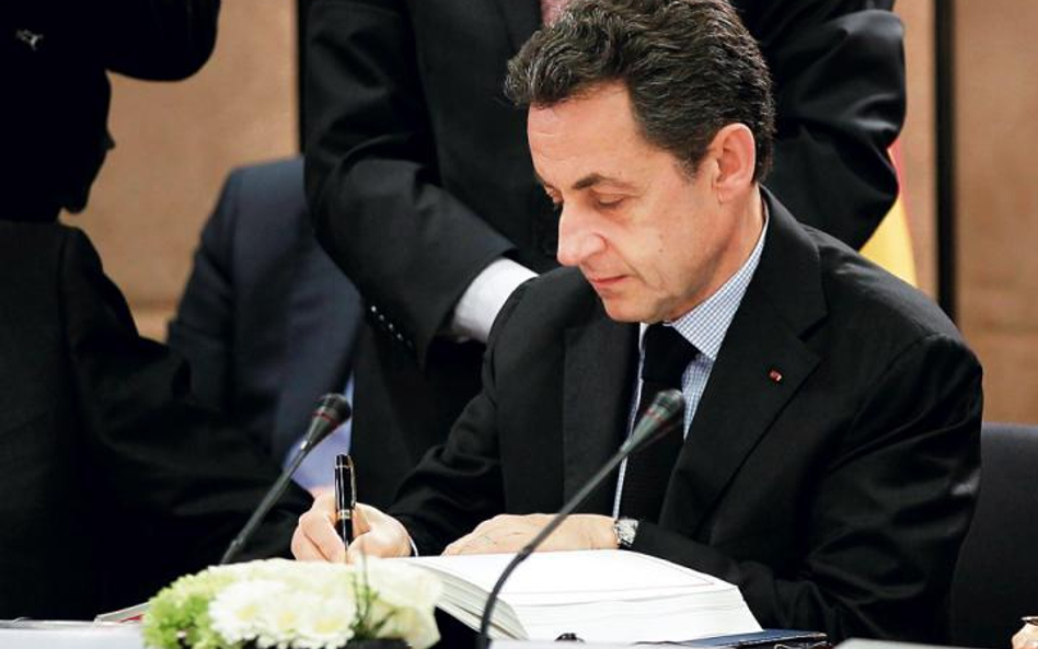 Prezydent Francji Nicolas Sarkozy podpisał pakt fiskalny. Jeśli Francois Hollande zajmie jego miejsc