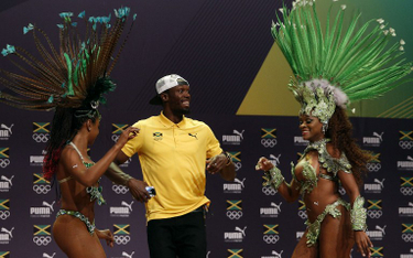 Usain Bolt z tancerkami samby w Rio de Janeiro