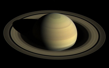 Bliskie spotkanie sondy Cassini z Saturnem