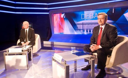 W debacie z 2010 r. między Jarosławem Kaczyńskim, a Bronisławem Komorowskim kandydaci mogli siedzieć