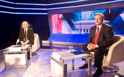 W debacie z 2010 r. między Jarosławem Kaczyńskim, a Bronisławem Komorowskim kandydaci mogli siedzieć