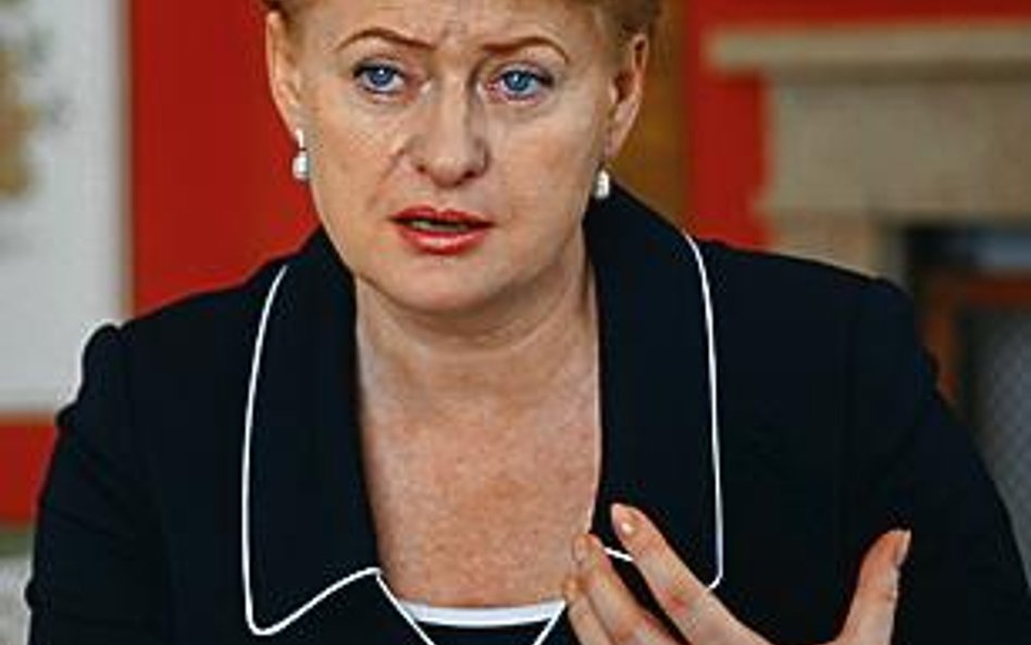 Prezydent Litwy Dalia Grybauskaite (z lewej) i eurodeputowana Danuta Hübner wciąż otrzymują pensje u