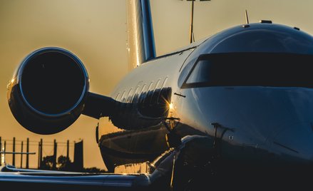 Zdaniem dziennikarzy „Wall Street Journal” na lotnisku w Dubaju utknęło nawet kilkadziesiąt samolotó