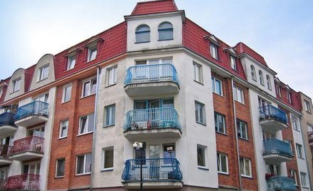 Osoba, która kupiła mieszkanie na odrębną własność, musi płacić za użytkowanie wieczyste, nawet gdy 
